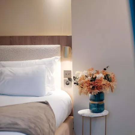 Hotel Keystone & - Handwritten Collection